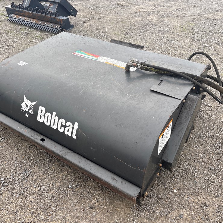 #29732 • 2012 BOBCAT 60" SWEEPER BUCKET