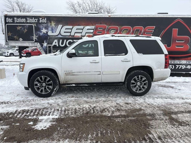 2013-chevrolet-tahoe-image-2