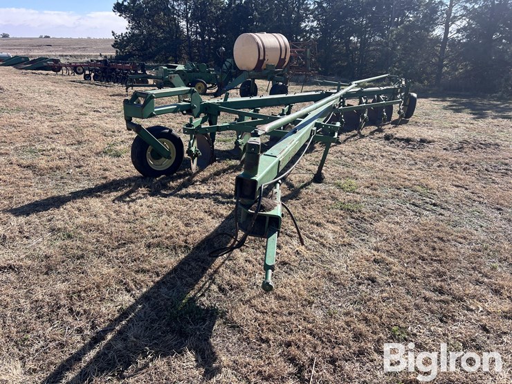 john-deere-8-image-1