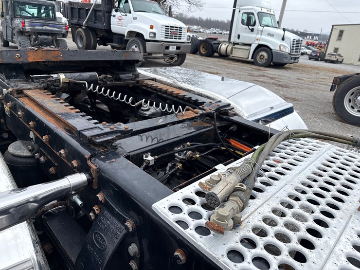 2008-peterbilt-386-image-27