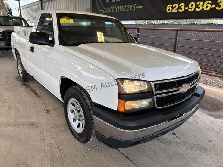 2006-chevrolet-silverado-1500-image-2