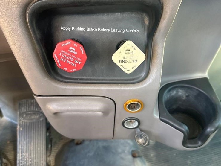 2012-peterbilt-367-image-37