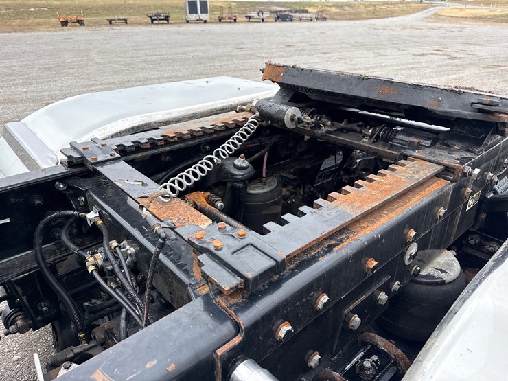 2008-peterbilt-386-image-29