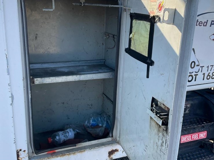 2001-international-4900-image-57