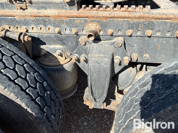 2000-freightliner-fld112-image-14