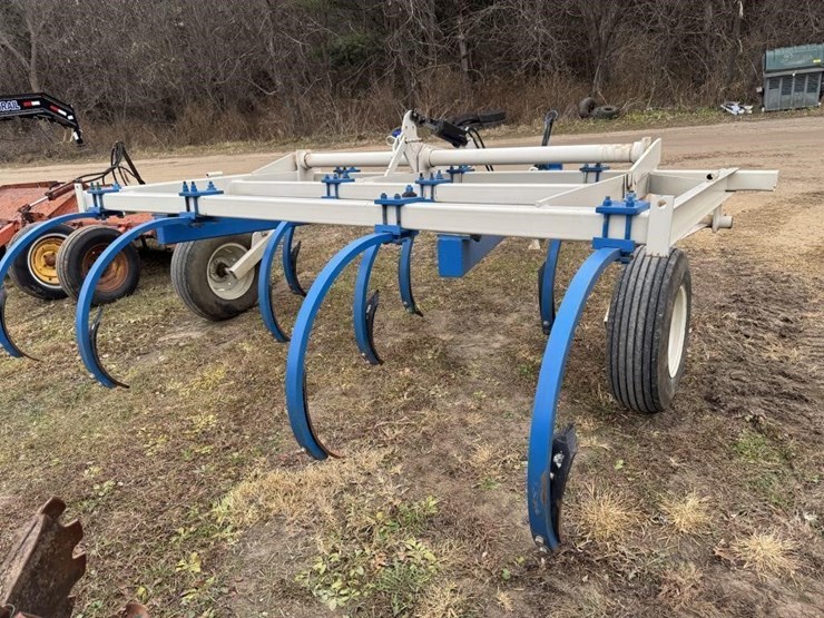 9-shank-chisel-plow-image-5