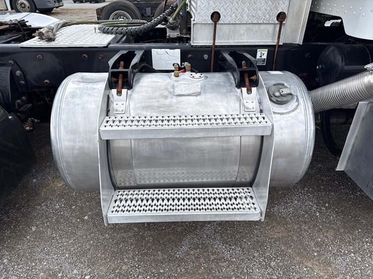 2008-peterbilt-386-image-14