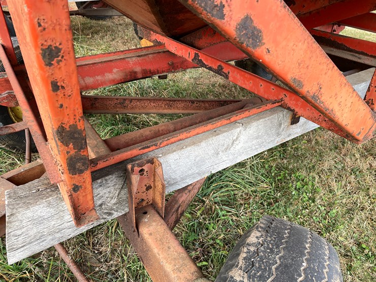 #205-•-j&m-gravity-box-on-running-gear-(boyceville,-wi)-image-14