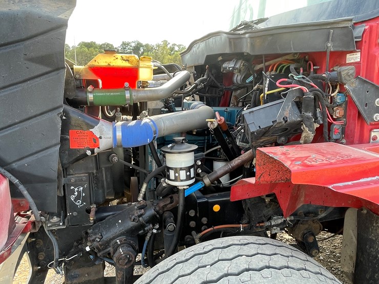 international-7400-image-12