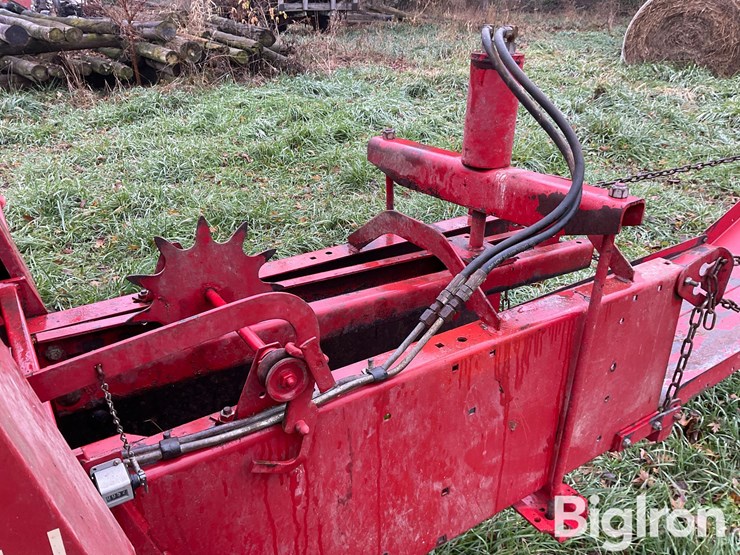 new-holland-565-image-11