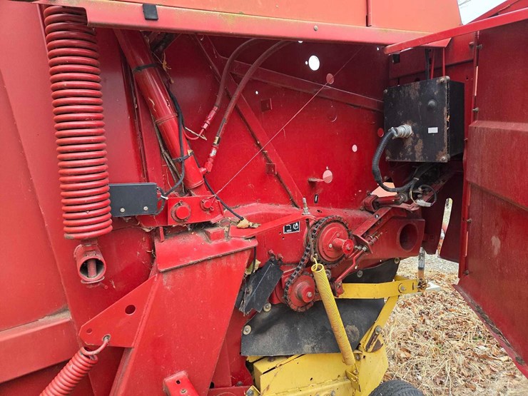 new-holland-664-image-13