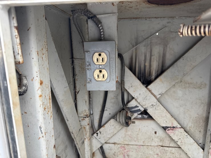 ford-f350-xl-image-13