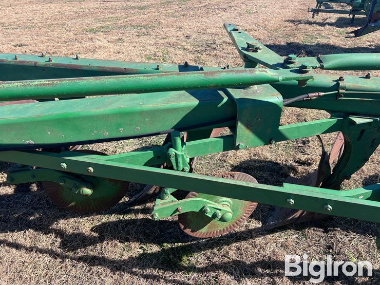 john-deere-8-image-16