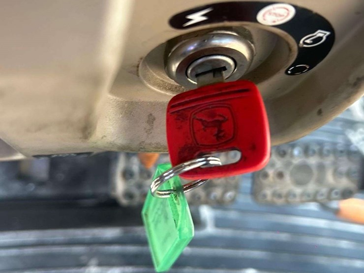 john-deere-6135e-image-29