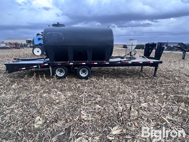 2015-titan-trailer-image-4