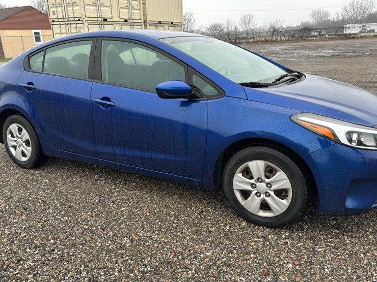 #2051-•-2017-kia-forte*-image-7