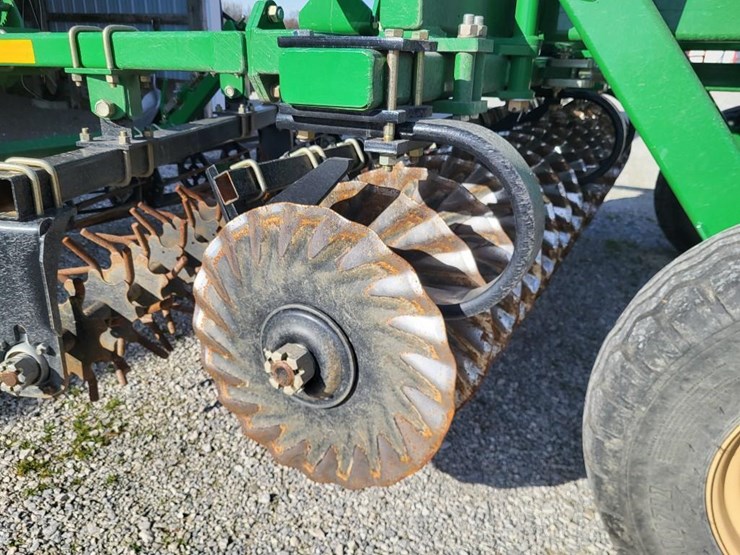 2022-great-plains-1000tm-image-30