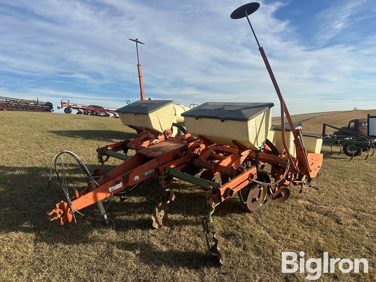 allis-chalmers-330-image-1