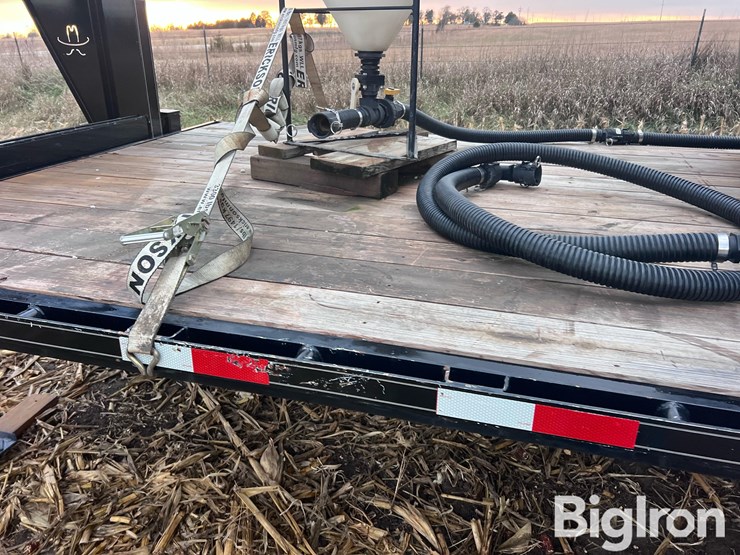 2015-titan-trailer-image-18