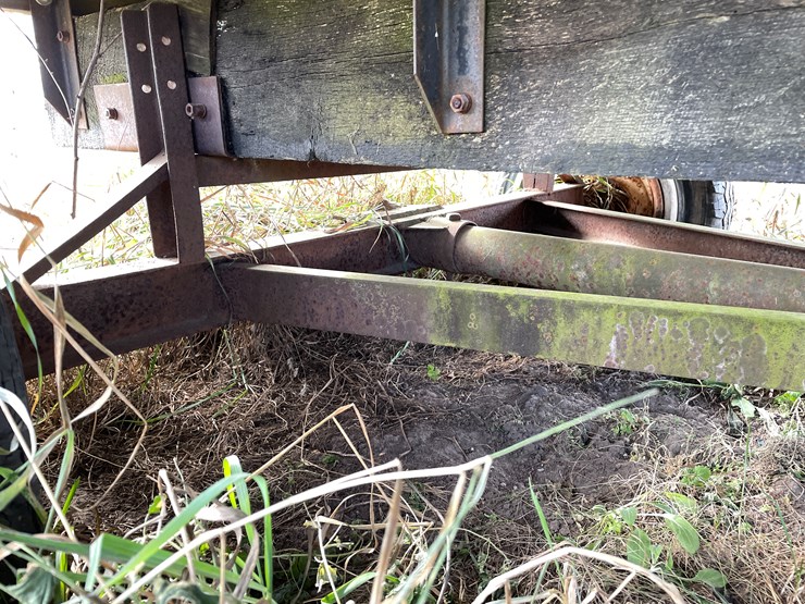#210-•-16'-hay-rack-on-running-gear-(boyceville,-wi)-image-21