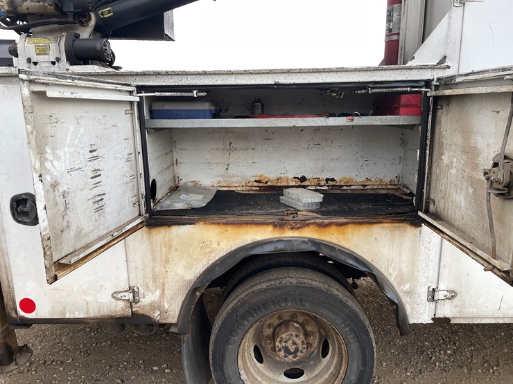 2014-ford-f550-image-16