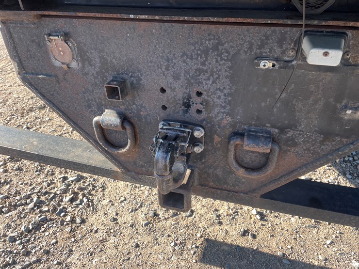 2010-ford-f550-image-17