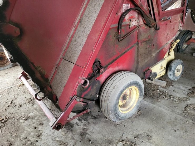 new-holland-851-image-5