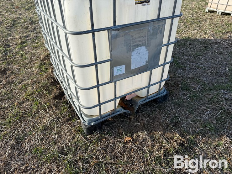 poly-265-gal-containers-image-8