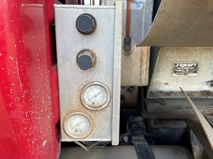 international-7400-image-25