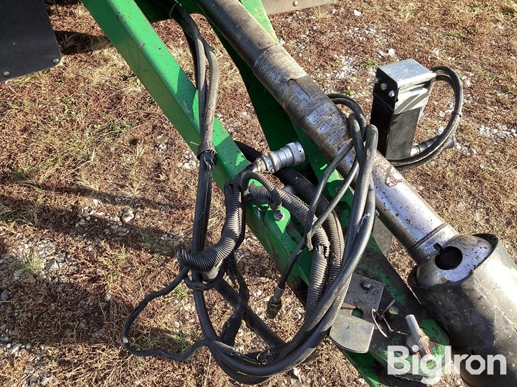 john-deere-566-image-12