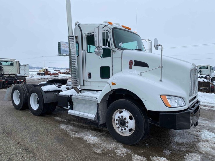 2016-kenworth-t400-image-1