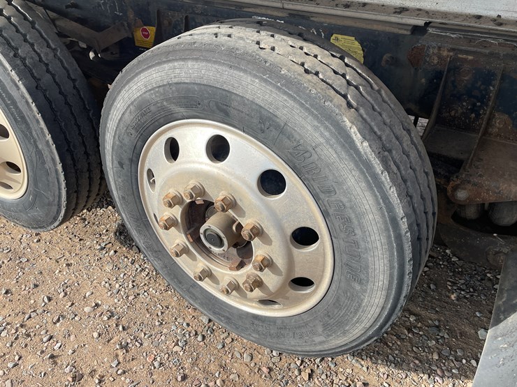 international-7400-image-17