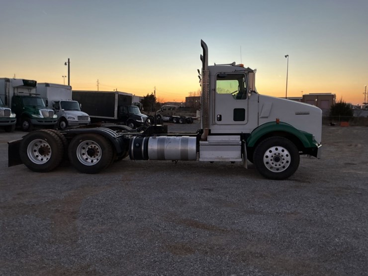 2019-kenworth-t800-image-4