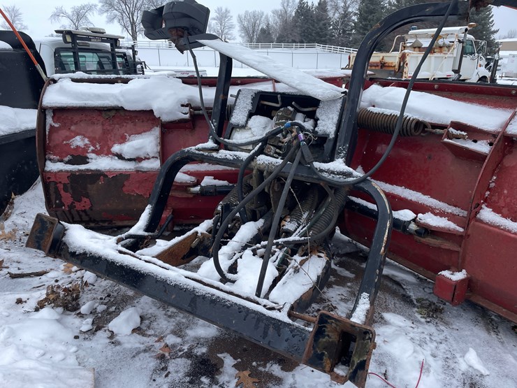 #1169-•-2001-chevrolet-3500-dump-box-truck-(has-mn-title)-image-18