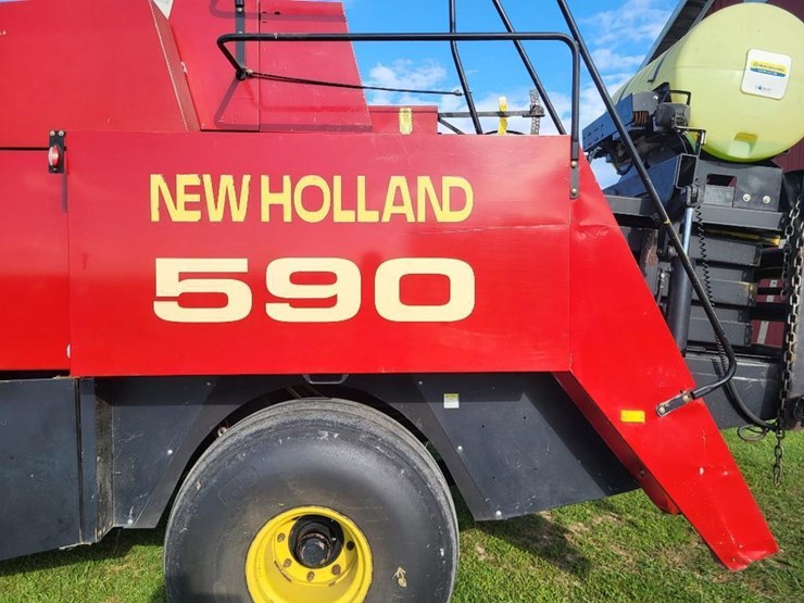 new-holland-590-image-37