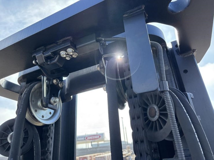 2020-toyota-8fg35u-image-16