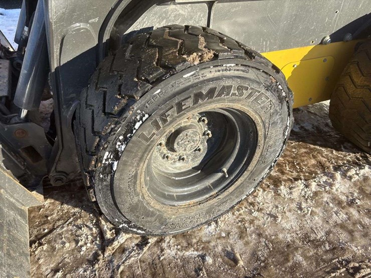 new-holland-l328-image-8