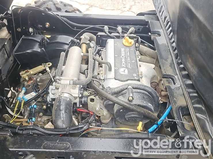 2013-john-deere-gator-image-11