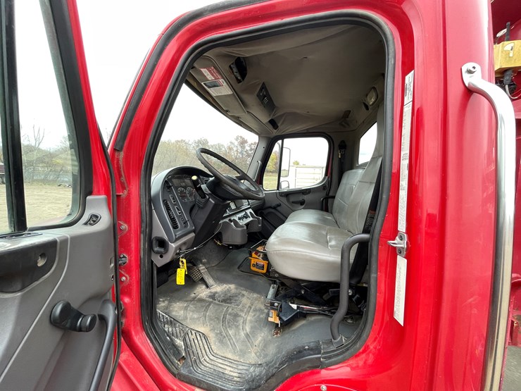 #1119-•-2009-freightliner-digger-derrick-(has-mn-title)-image-67