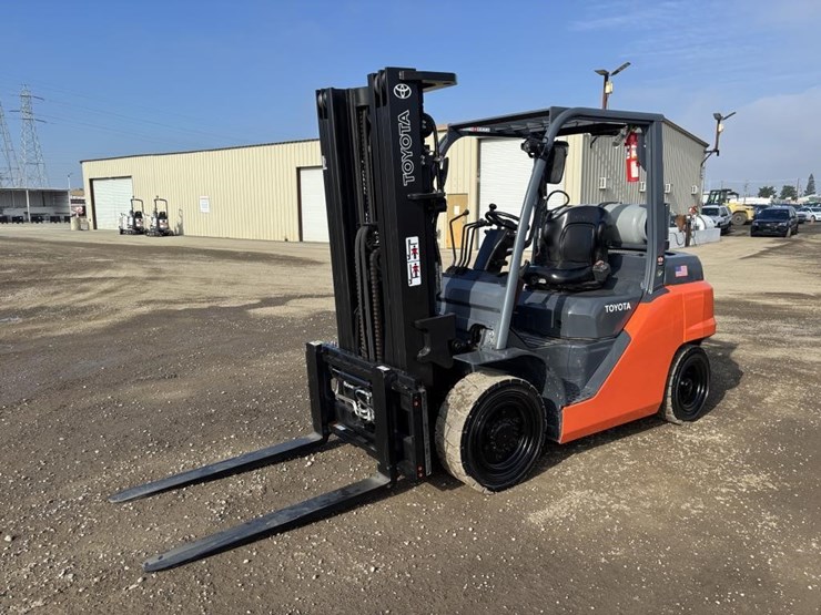 2020-toyota-8fg35u-image-1