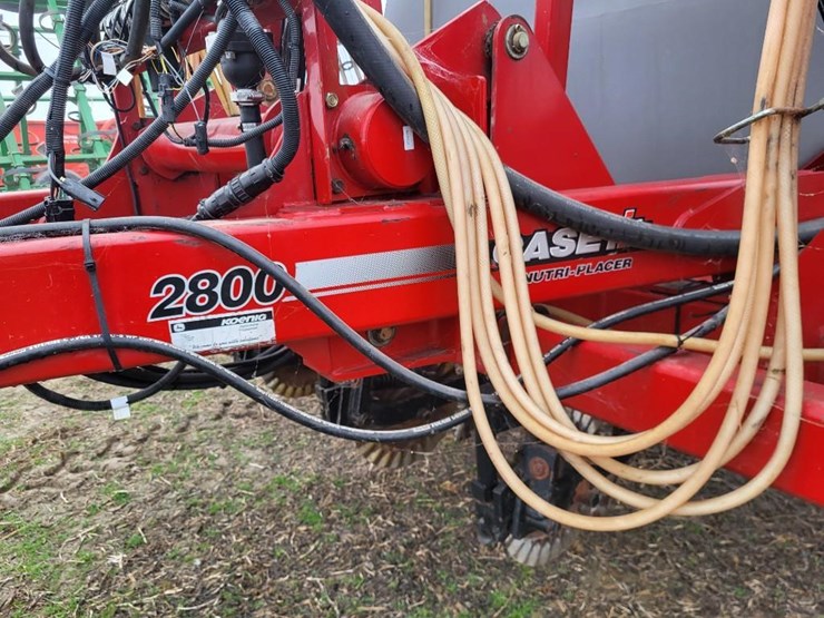 case-ih-2800-image-12
