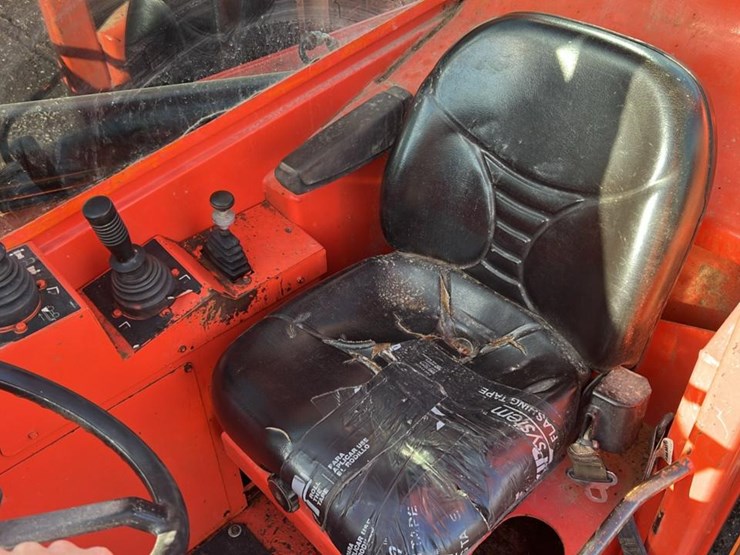 2005-lull-644e-42-image-9