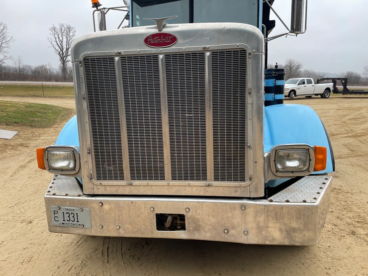 peterbilt-357-image-9