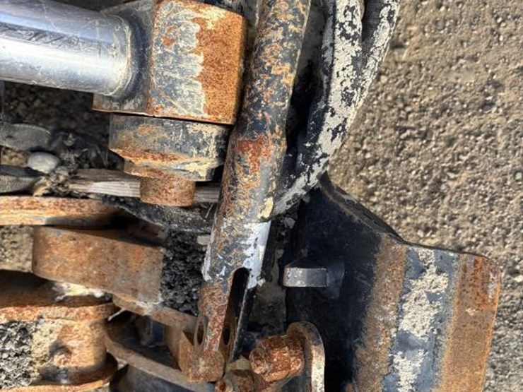 2012-jcb-225-image-10