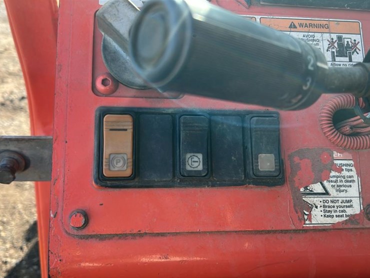 2005-lull-644e-42-image-12