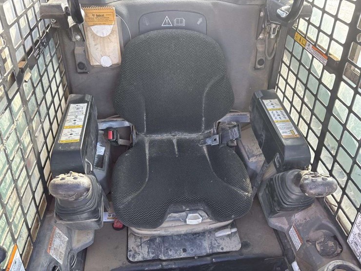 2018-bobcat-t740-image-16