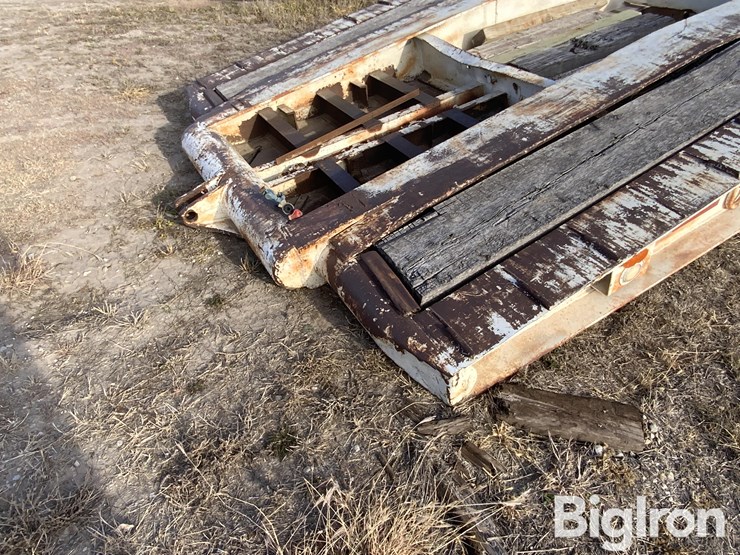 1976-holt-hlf-70-quad/a-folding-neck-trailer-image-13