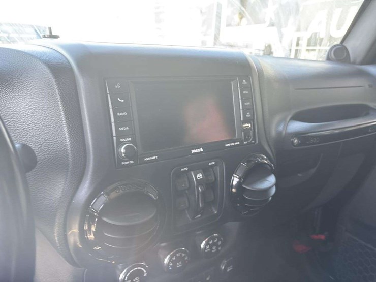 2012-jeep-wrangler-image-22