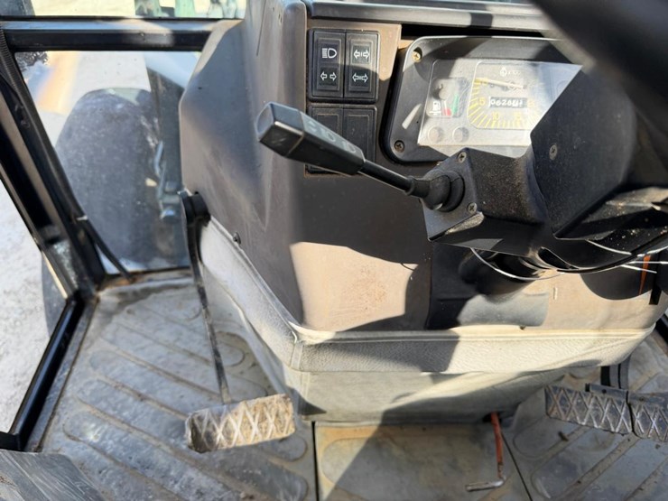 new-holland-3930-image-25