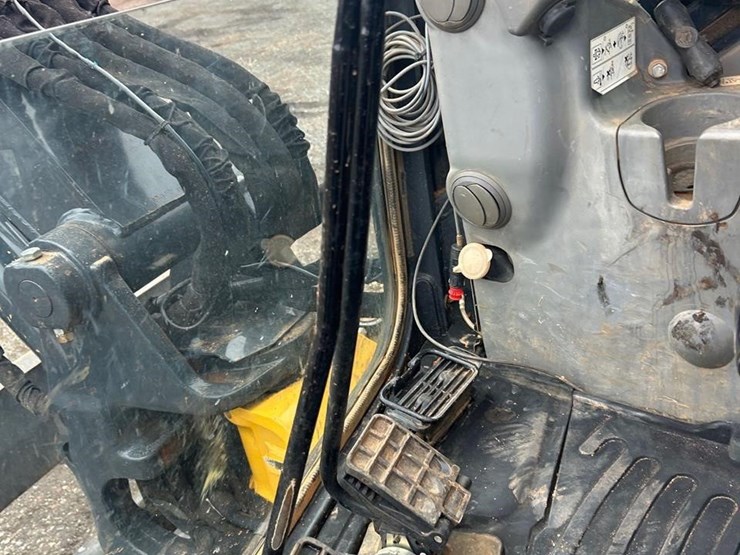 2029-deere-60g-image-27